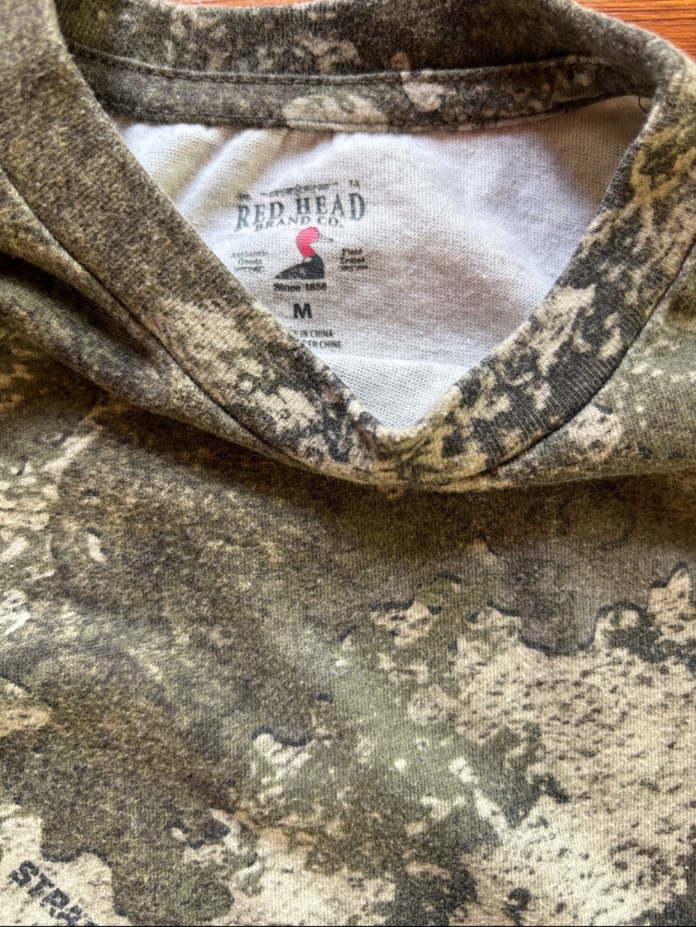 Boys Camouflage Long Sleeve T-Shirt....Red Head Size M - Picture 2 of 3
